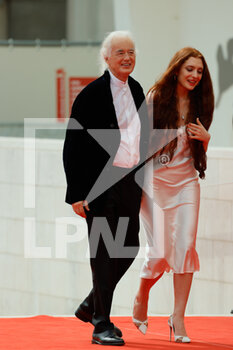 2021-09-04 - Jimmy Page and his partner poet and performer Scarlett Sabet arrive for the screening of the film 