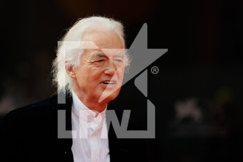 2021-09-04 - Jimmy Page arrives for the screening of the film 