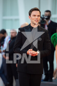 2021-09-04 - Nicholas Hoult attends the red carpet of the movie 