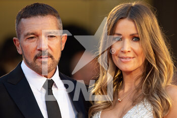 2021-09-04 - Nicole Kimpel and Antonio Banderas attend the red carpet of the movie 