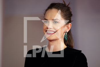 2021-09-05 - Ruth Wilson attends the red carpet of the movie 