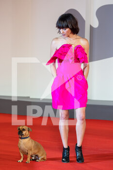 2021-09-05 - Director Ana Lily Amirpour and her dog Benny attend the red carpet of the movie 