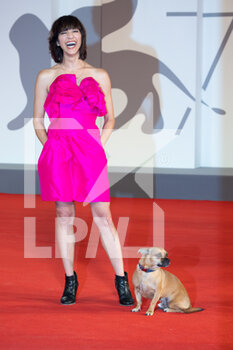 2021-09-05 - Director Ana Lily Amirpour and her dog Benny attend the red carpet of the movie 