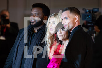 2021-09-05 - (L-R) Craig Robinson, Kate Hudson, director Ana Lily Amirpour and Ed Skrein attend the red carpet of the movie 
