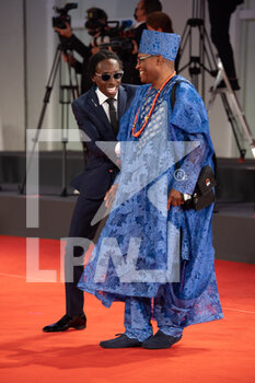 2021-09-04 - Actor Michael Ajao and guest on the red carpet of the movie 