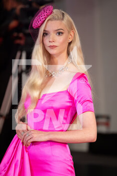 2021-09-04 - Anya Taylor-Joy on the red carpet of the movie 