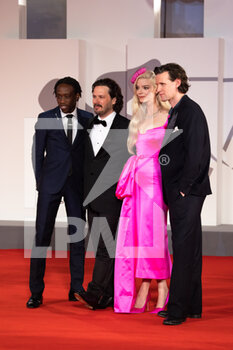2021-09-04 - Actor Michael Ajao, director Edgar Wright, Anya Taylor-Joy and Matt Smith on the red carpet of the movie 