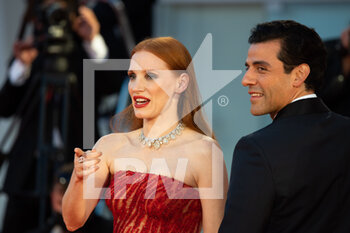2021-09-04 - Jessica Chastain and Oscar Isaac attend the red carpet premiere of 