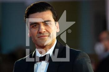 2021-09-04 - Oscar Isaac attends the red carpet premiere of 