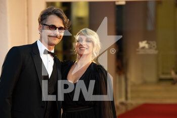 2021-09-05 - Angelo Pisani and Katia Follesa attend the red carpet of the 