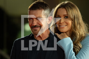 2021-09-05 - Antonio Banderas and Nicole Kempel attend the red carpet of the 