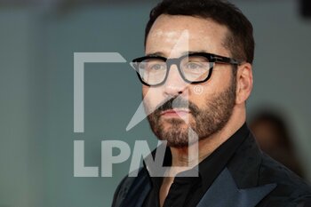 2021-09-10 - Jeremy Piven attends the red carpet of the movie 