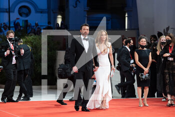 2021-09-10 - Ben Affleck and Jennifer Lopez attend the red carpet of the movie 