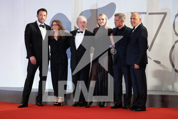 2021-09-10 - Ben Affleck, Nicole Holofcener, Director Ridley Scott, Jodie Comer, Matt Damon and Director of the festival Alberto Barbera attend the red carpet of the movie 