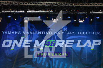 2021-11-25 - Yamaha One More Lap VR46 event screen - ONE MORE LAP - NEWS - VIP
