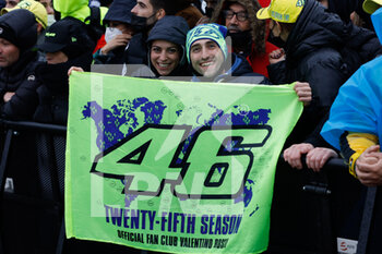 2021-11-25 - Valentino Rossi VR46 fans - ONE MORE LAP - NEWS - VIP