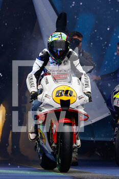 2021-11-25 - Valentino Rossi makes his entrance on the stage on a 60th anniversary edition Yamaha motorbike - ONE MORE LAP - NEWS - VIP