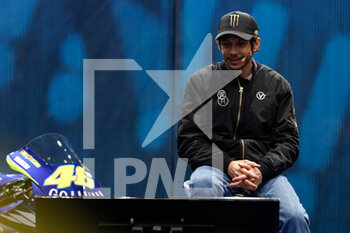 2021-11-25 - Valentino Rossi on the stage of the One More Lap VR46 Yamaha event - ONE MORE LAP - NEWS - VIP
