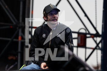 2021-11-25 - Valentino Rossi on the stage - ONE MORE LAP - NEWS - VIP