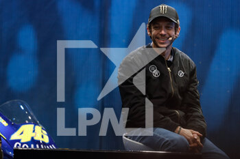 2021-11-25 - Valentino Rossi on the stage - ONE MORE LAP - NEWS - VIP