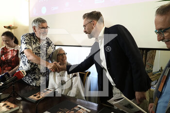 2022-06-29 - American director John Landis and the mayor of Bologna Matteo Lepore during the press conference for the presentation of the screening of the film 
