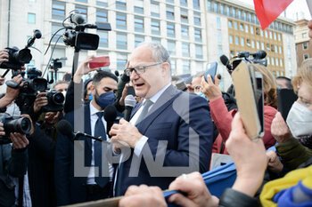 2022-02-24 - Roberto Gualtieri - DEMONSTRATION BY THE UKRAINIAN COMMUNITY OF ROME AGAINST THE WAR BY RUSSIA AGAINST UKRAINE - NEWS - CHRONICLE