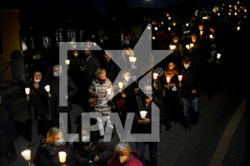 2022-02-25 - The procession on Via dei Fori Imperiali - DEMONSTRATION FOR PEACE, AGAINST THE WAR IN UKRAINE, FROM THE CAPITOL TO THE COLOSSEUM - NEWS - CHRONICLE
