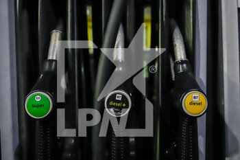 2022-03-12 - petrol pump - RISING FUEL PRICES DUE TO RUSSIA'S INVASION OF UKRAINE - NEWS - CHRONICLE