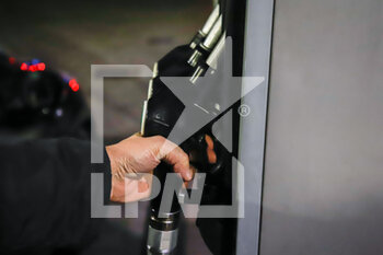 2022-03-12 - petrol pump - RISING FUEL PRICES DUE TO RUSSIA'S INVASION OF UKRAINE - NEWS - CHRONICLE