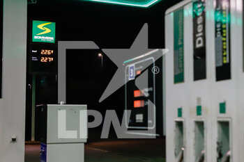 2022-03-12 - Sign showing fuel prices have increased in a
fuel dispenser in Italy - RISING FUEL PRICES DUE TO RUSSIA'S INVASION OF UKRAINE - NEWS - CHRONICLE