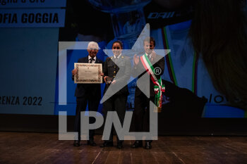 2022-06-29 - Sofia Goggia receiving the prize from Ferruccio Rota and Giorgio Gori - GIVING CEREMONY OF GOLD MEDAL AND CIVIC MERIT TO SOFIA GOGGIA - NEWS - CULTURE