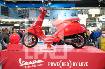 2022-11-08 - Vespa electric scooter - EICMA - 2022 INTERNATIONAL CYCLE AND MOTORCYCLE EXPOSITION - NEWS - EVENTS