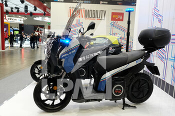 2022-11-08 - Electric scooter with Polizia livery - EICMA - 2022 INTERNATIONAL CYCLE AND MOTORCYCLE EXPOSITION - NEWS - EVENTS