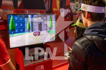 2022-11-27 - Fans playing with Nintendo Switch in Milan Games Week - MILAN GAMES WEEK - NEWS - EVENTS