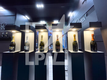 2022-04-10 - Bottles of Valdobbiadene Prosecco wines exposed in 2022 edition of Vinitaly fair in Verona - 54TH EDITION OF VINITALY - INTERNATIONAL FAIR OF WINES IN VERONA - NEWS - EVENTS