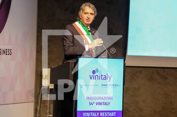 2022-04-10 - Federico Sboarina, major of Verona during the opening ceremony of Vinitaly 2022 - 54TH EDITION OF VINITALY - INTERNATIONAL FAIR OF WINES IN VERONA - NEWS - EVENTS