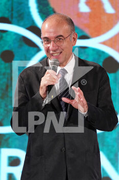 2022-07-02 - Photo LiveMedia/Carmelo Imbesi. Taormina Messina, Italy, July 2, 2022, 68th Taormina Film Fest.
In the pic: Giuseppe Tornatore is seen on stage during the Taormina Film Fest 2022. - 68TH TAORMINA FILM FEST 2022 - NEWS - EVENTS