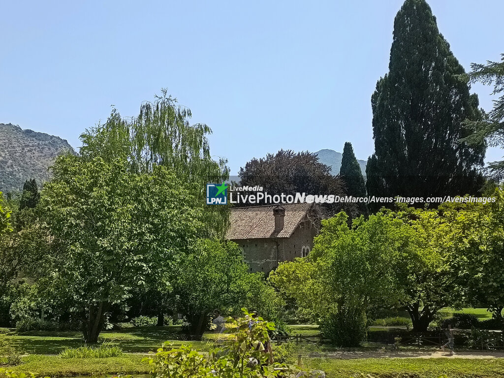 Ninfa's Garden in Italy - A Perfect Mix Between Flora, fauna, water and ancient ruins - REPORTAGE - PLACES