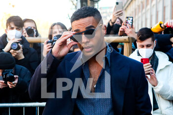 2022-01-15 - Lucien Laviscount arrives at the Fendi red carpet during the MFW 2022 in Milan, Italy, on 15 January 2022 - FENDI - MILAN MEN'S FASHION WEEK - FALL/WINTER 2022 - NEWS - FASHION