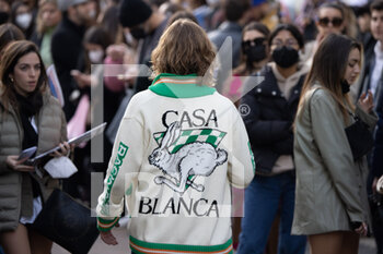 2022-02-23 - Street style ahead of the Alberta Ferretti fashion show during the Milan Fashion Week Fall/Winter 2022/2023 on February 23, 2022 in Milan, Italy. Photo: Cinzia Camela. - ALBERTA FERRETTI - OUTSIDE ARRIVALS - MILAN FASHION WEEK WOMENSWEAR FALL/WINTER 2022/2023 - NEWS - FASHION