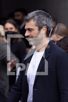 2022-02-24 - Luca Argentero is seen arriving at the Emporio Armani fashion show during the Milan Fashion Week Fall/Winter 2022/2023 on February 24, 2022 in Milan, Italy. Photo: Cinzia Camela. - EMPORIO ARMANI - OUTSIDE ARRIVALS - MILAN FASHION WEEK FALL/WINTER 2022/2023 - NEWS - FASHION
