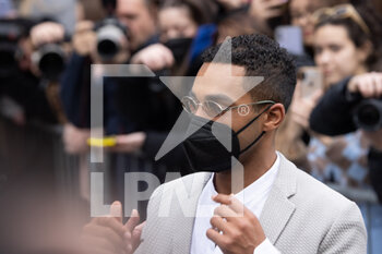 2022-02-24 - Lucien Laviscount is seen arriving at the Emporio Armani fashion show during the Milan Fashion Week Fall/Winter 2022/2023 on February 24, 2022 in Milan, Italy. Photo: Cinzia Camela. - EMPORIO ARMANI - OUTSIDE ARRIVALS - MILAN FASHION WEEK FALL/WINTER 2022/2023 - NEWS - FASHION