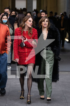 2022-02-24 - Anna Dello Russo and Karin Roitfeld are seen after the Emporio Armani fashion show during the Milan Fashion Week Fall/Winter 2022/2023 on February 24, 2022 in Milan, Italy. Photo: Cinzia Camela. - EMPORIO ARMANI - OUTSIDE ARRIVALS - MILAN FASHION WEEK FALL/WINTER 2022/2023 - NEWS - FASHION