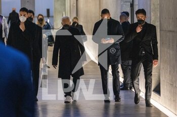 2022-02-24 - Giorgio Armani is seen leaving the Emporio Armani fashion show during the Milan Fashion Week Fall/Winter 2022/2023 on February 24, 2022 in Milan, Italy. Photo: Cinzia Camela. - EMPORIO ARMANI - OUTSIDE ARRIVALS - MILAN FASHION WEEK FALL/WINTER 2022/2023 - NEWS - FASHION