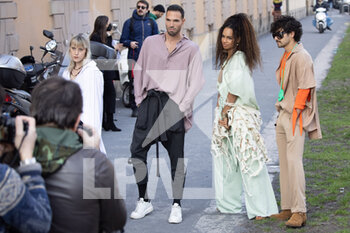 2022-02-25 - Guests are seen at Tod's fashion show during the Milan Fashion Week Fall/Winter 2022/2023 on February 25th, 2022 in Milan, Italy. Photo: Cinzia Camela. - TOD'S - OUTSIDE ARRIVALS - MILAN FASHION WEEK WOMENSWEAR FALL/WINTER 2022/2023 - NEWS - FASHION