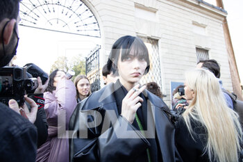 2022-02-25 - Guest is seen at Tod's fashion show during the Milan Fashion Week Fall/Winter 2022/2023 on February 25th, 2022 in Milan, Italy. Photo: Cinzia Camela. - TOD'S - OUTSIDE ARRIVALS - MILAN FASHION WEEK WOMENSWEAR FALL/WINTER 2022/2023 - NEWS - FASHION