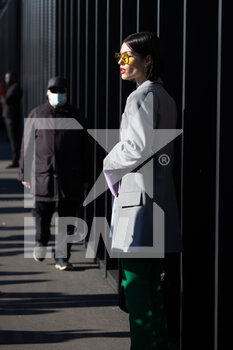 2022-02-25 - A guest is seen at the Gucci fashion show during the Milan Fashion Week Fall/Winter 2022/2023 on February 25th, 2022 in Milan, Italy. Photo: Cinzia Camela. - GUCCI - OUTSIDE ARRIVALS - MILAN FASHION WEEK WOMENSWEAR FALL/WINTER 2022/2023 - NEWS - FASHION