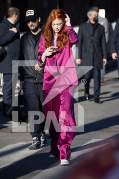 2022-02-25 - Guests are seen at the Gucci fashion show during the Milan Fashion Week Fall/Winter 2022/2023 on February 25th, 2022 in Milan, Italy. Photo: Cinzia Camela. - GUCCI - OUTSIDE ARRIVALS - MILAN FASHION WEEK WOMENSWEAR FALL/WINTER 2022/2023 - NEWS - FASHION