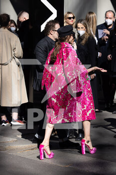 2022-02-26 - A guest is seen at the Dolce & Gabbana fashion show during the Milan Fashion Week Fall/Winter 2022/2023 on February 26th, 2022 in Milan, Italy. Photo: Cinzia Camela. - DOLCE & GABBANA - OUTSIDE ARRIVALS - MILAN FASHION WEEK WOMENSWEAR FALL/WINTER 2022/2023 - NEWS - FASHION