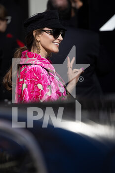 2022-02-26 - A guest is seen at the Dolce & Gabbana fashion show during the Milan Fashion Week Fall/Winter 2022/2023 on February 26th, 2022 in Milan, Italy. Photo: Cinzia Camela. - DOLCE & GABBANA - OUTSIDE ARRIVALS - MILAN FASHION WEEK WOMENSWEAR FALL/WINTER 2022/2023 - NEWS - FASHION